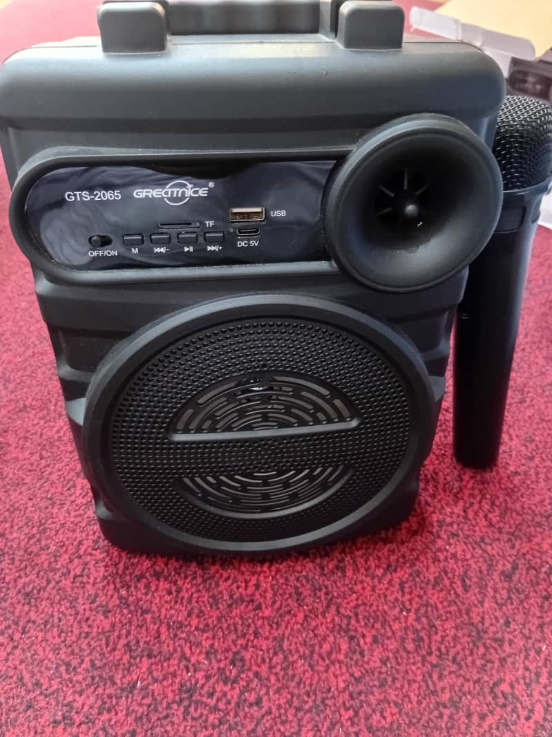 wireless Bluetooth speaker with mic 1