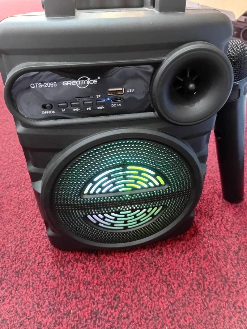 wireless Bluetooth speaker with mic 2