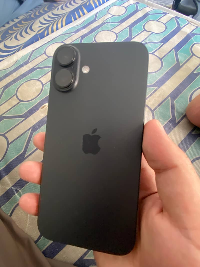 Apple iPhone 16 Plus 0