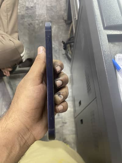 Apple iPhone 12