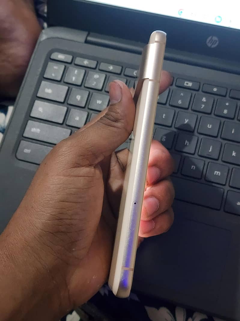 Google Pixel 8 4