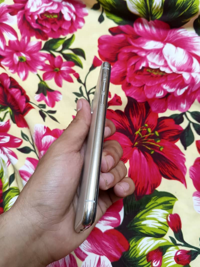 Apple iPhone X 3