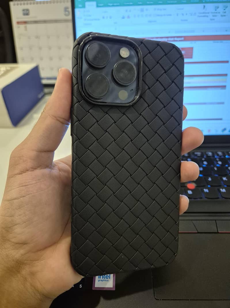 Apple iPhone 15 Pro Max 2