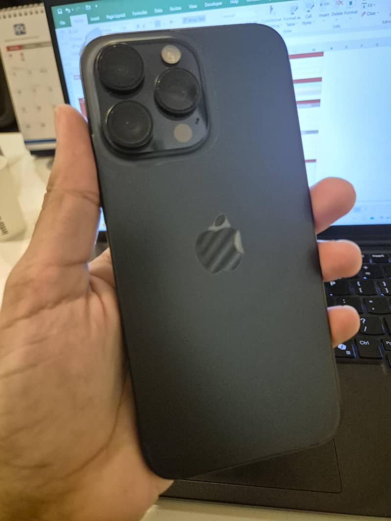 Apple iPhone 15 Pro Max 3