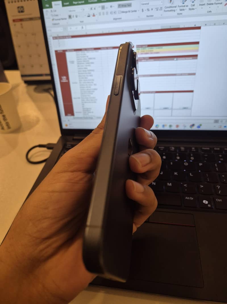 Apple iPhone 15 Pro Max 4