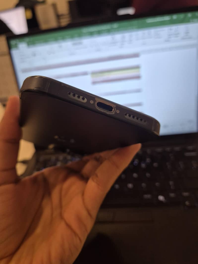 Apple iPhone 15 Pro Max 6