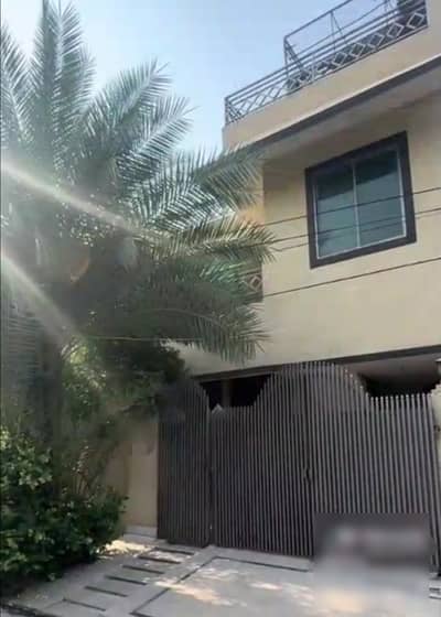 10 Marla Spacious House Available In Marghzar Officers Colony For sale