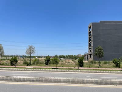 Best Investment Opportunity 1.5 Kanal Paradise Commercial Plot For Sale