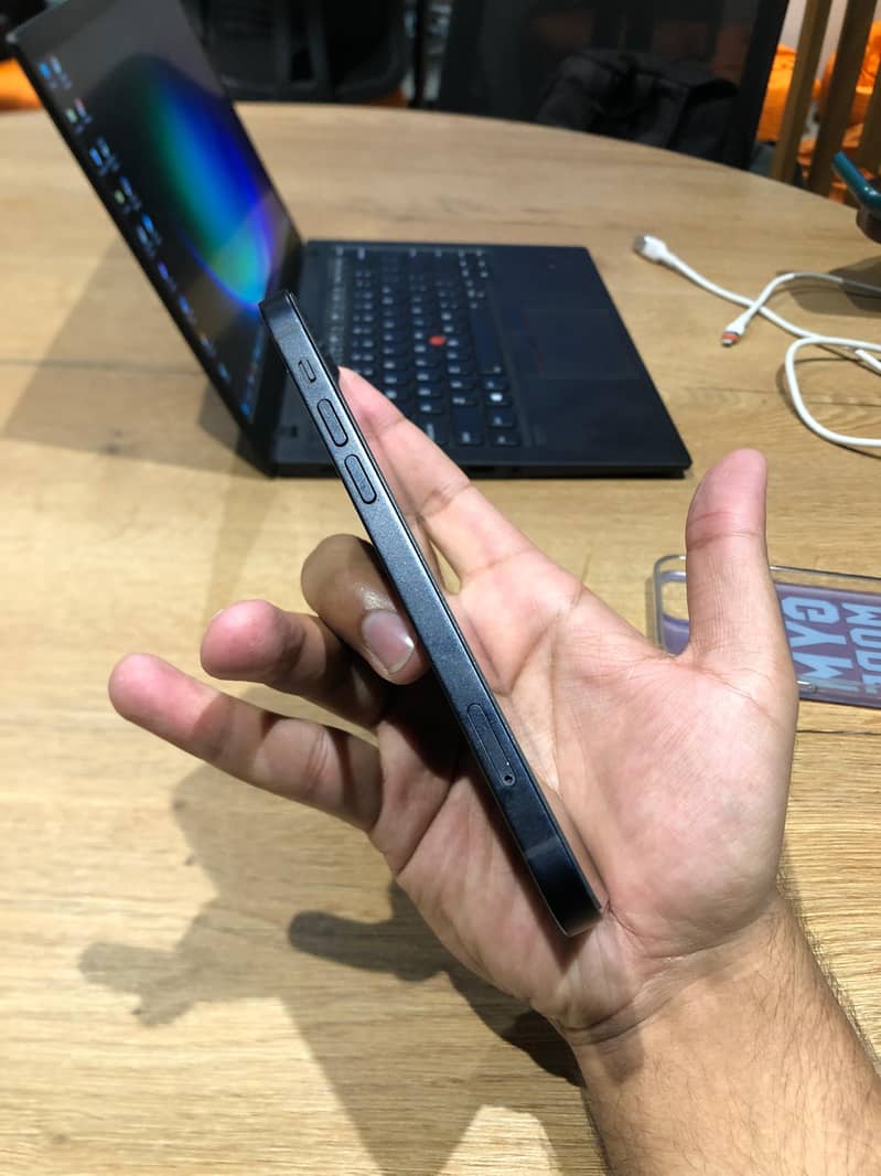 Apple iPhone 12 3