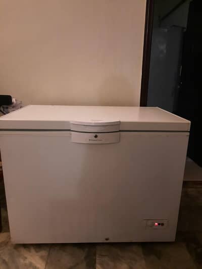 Dawlance Inverter Deep Freezer–Excellent Condition with 8 yrs waranty