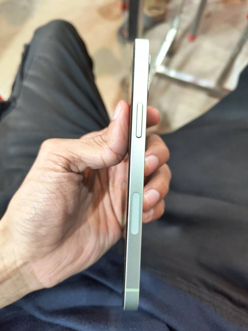 Apple iPhone 12 4