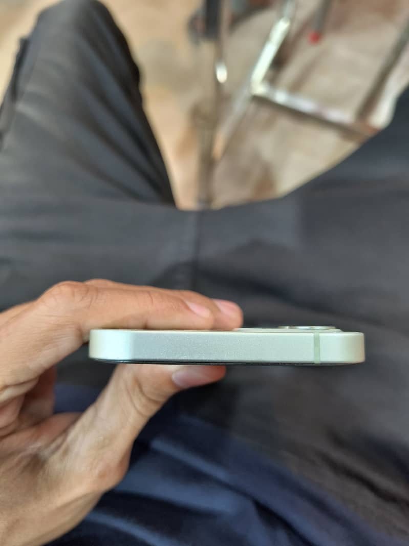 Apple iPhone 12 6