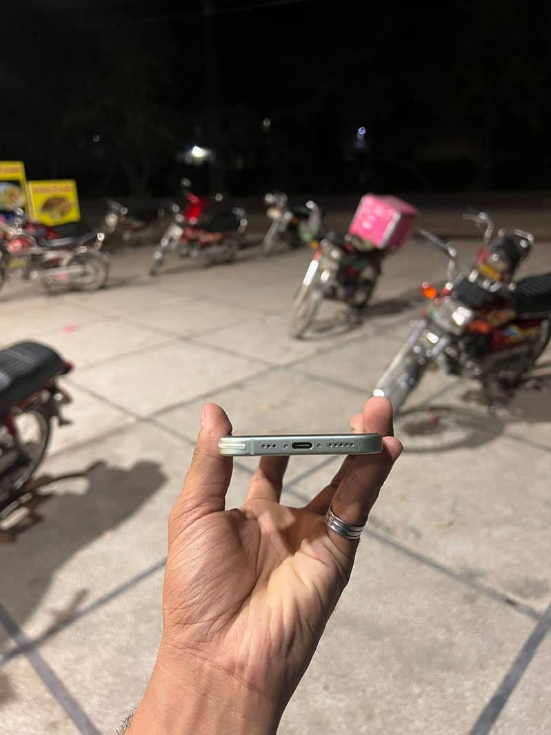 Apple iPhone 15 3