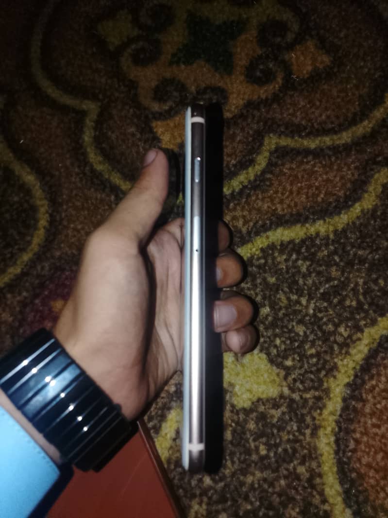 Apple iPhone 8 Plus 3