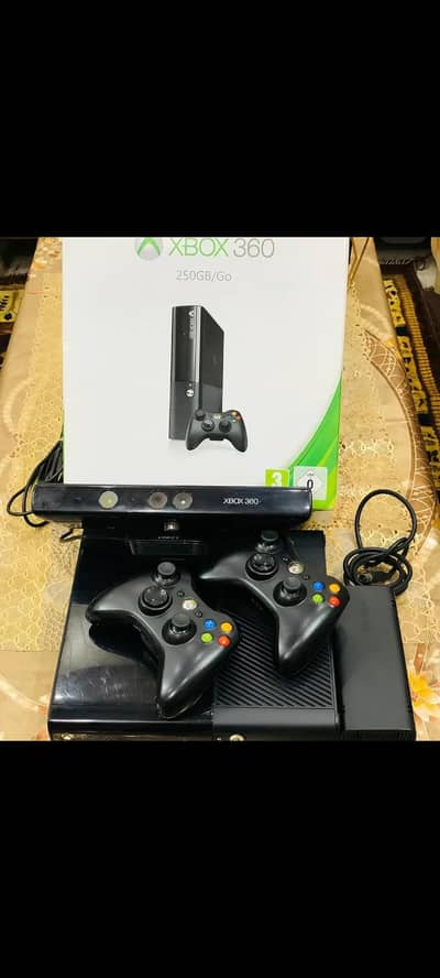 xbox 360slim with 2 controler 10/10 85 games.