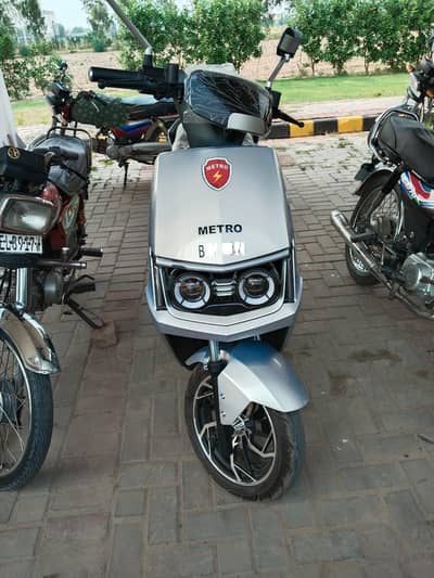 Metro M6 bike