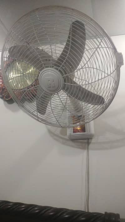 Royal Bracket Fan 18" Original - Excellent Condition - Warranty