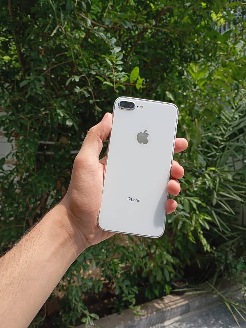 Apple iPhone 8 Plus 0