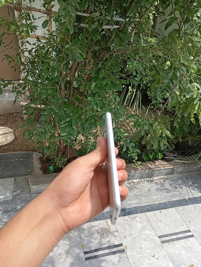 Apple iPhone 8 Plus 4