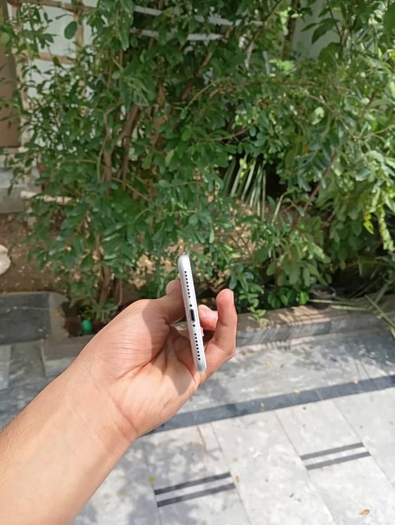 Apple iPhone 8 Plus 5
