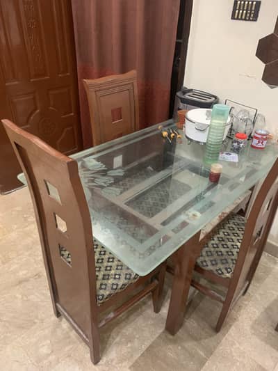 Wooden dining table for sale 4. Seater