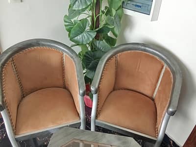 I am selling my sofa chairs