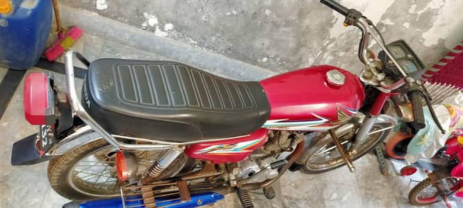 Honda 125 cc Good Condition 2016 model contact nombr+923008043536