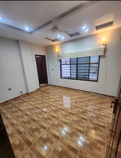 2 Bed non furnished apartment available for monthly Rent
