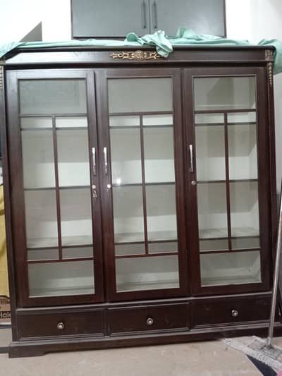 Crockery Storage showcase in good condition like new