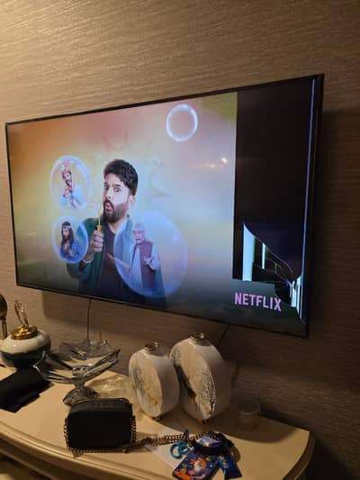 SAMSUNG 65 INCH UHD TV MODEL NO. UA5RU7100RSMZ