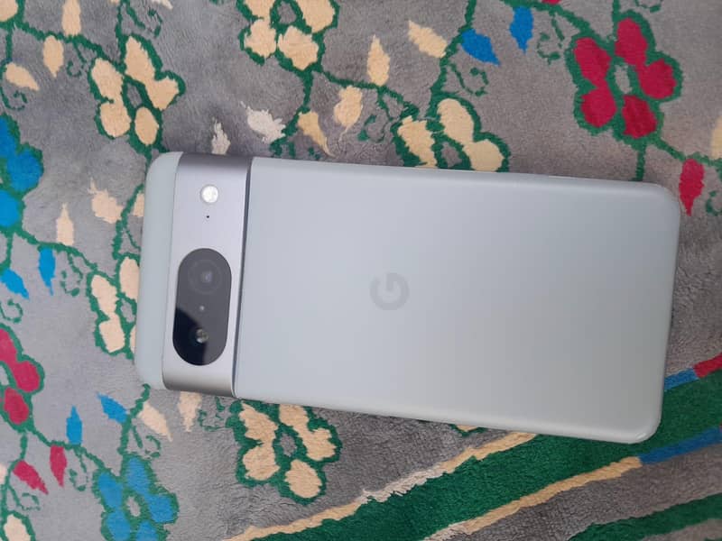 Google Pixel 8 4