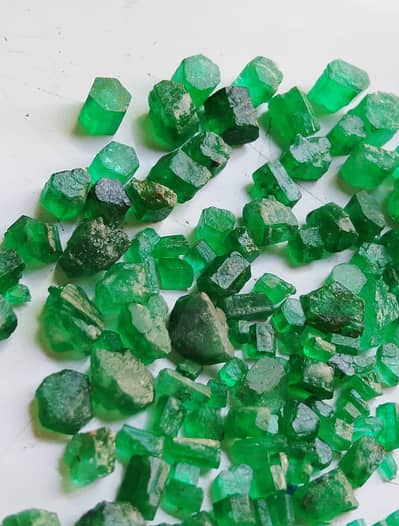 Natural Emerald top quality available weight 150ct