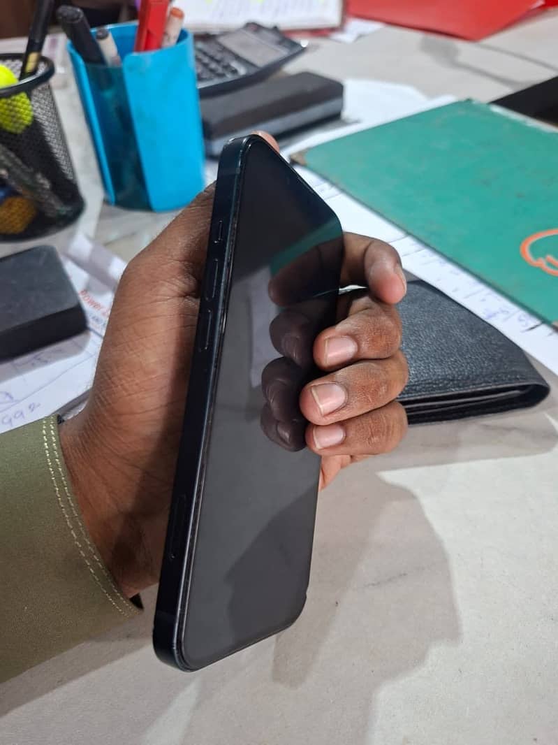 Apple iPhone 13 3