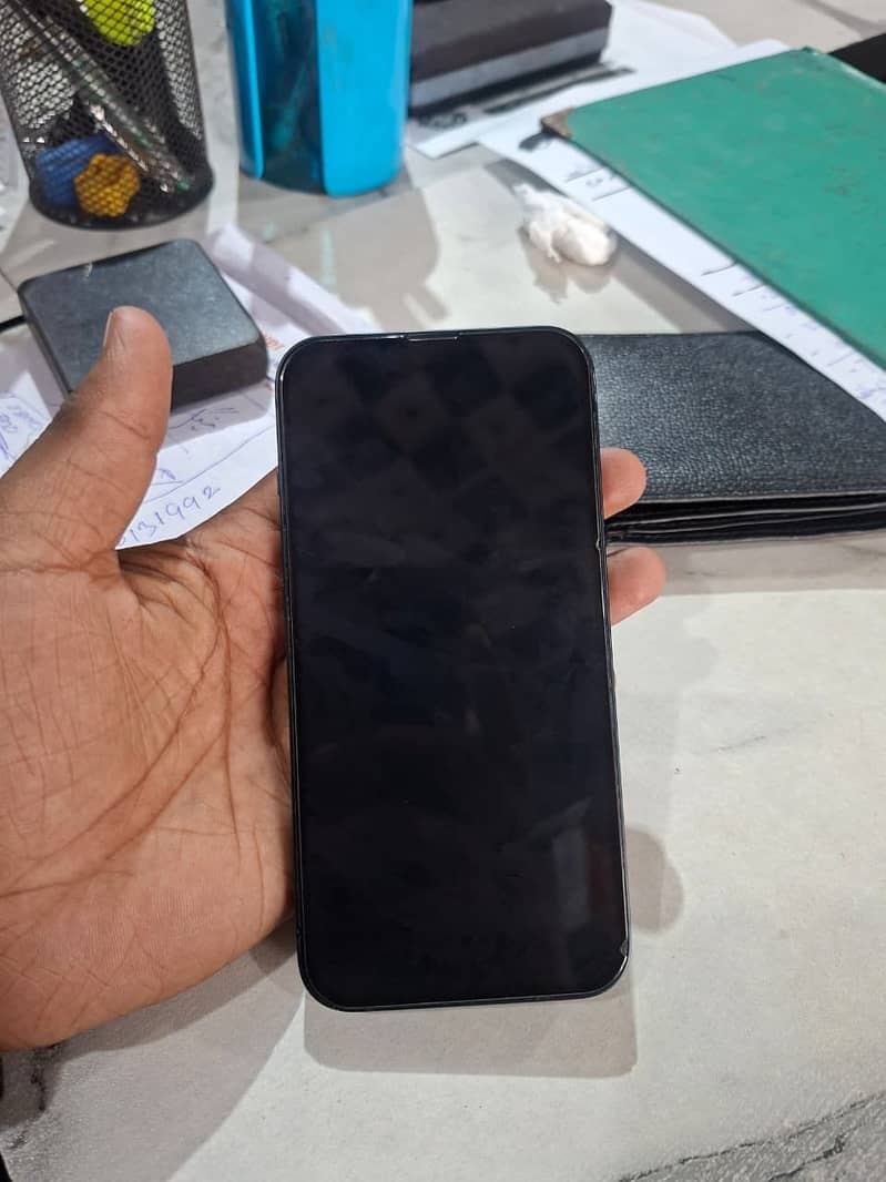 Apple iPhone 13 8