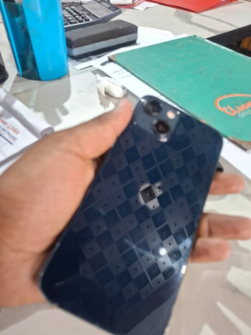 Apple iPhone 13 9