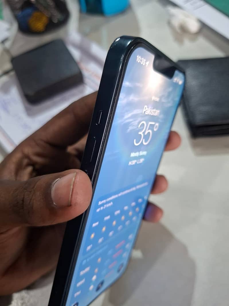 Apple iPhone 13 10