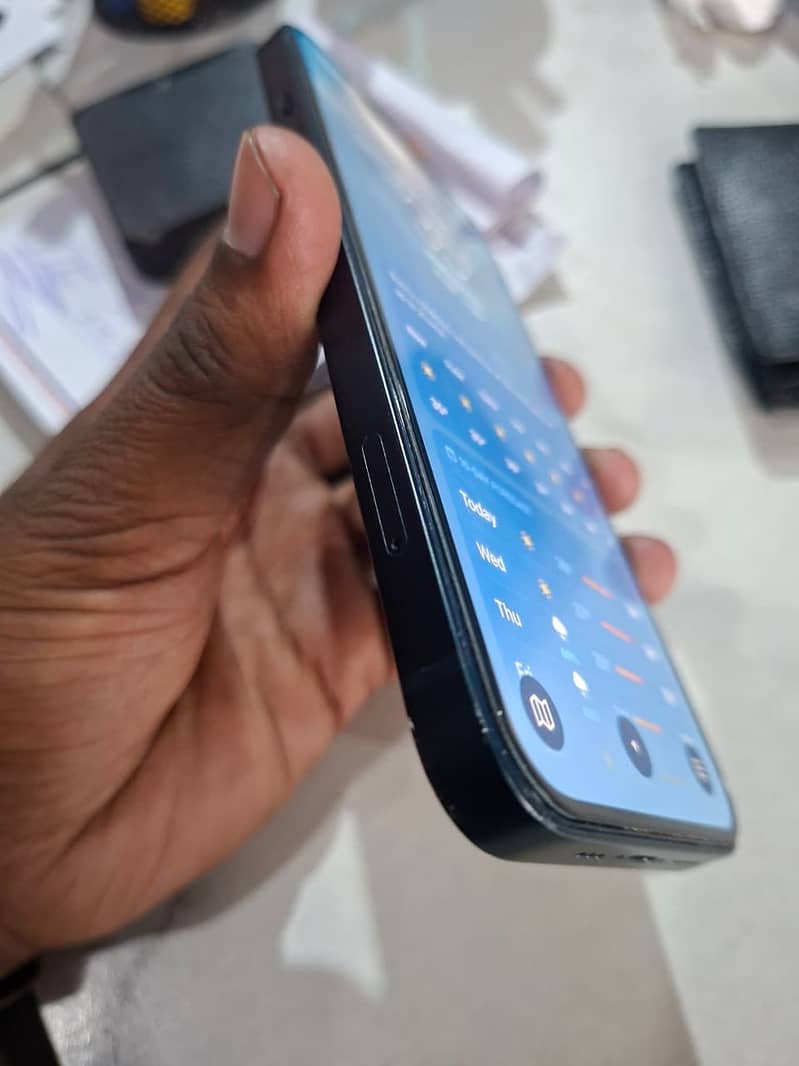 Apple iPhone 13 11