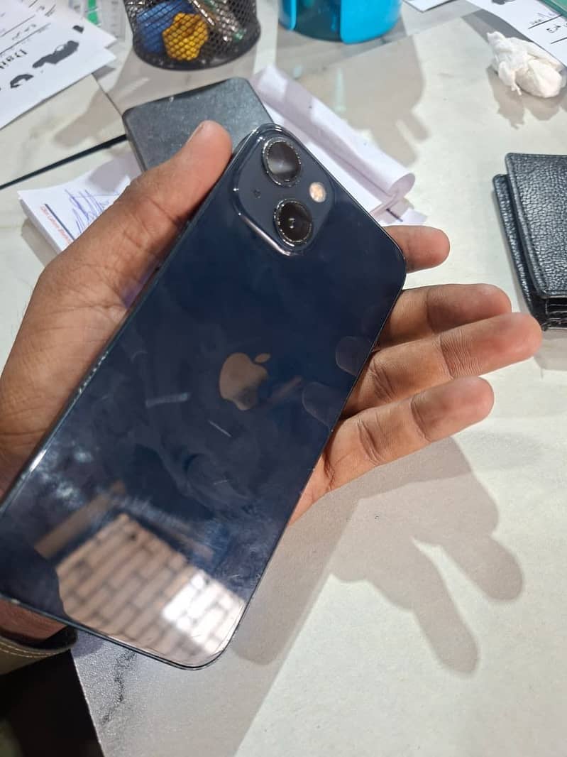 Apple iPhone 13 15