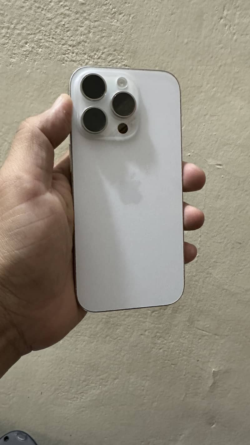 Apple iPhone 16 Pro 1