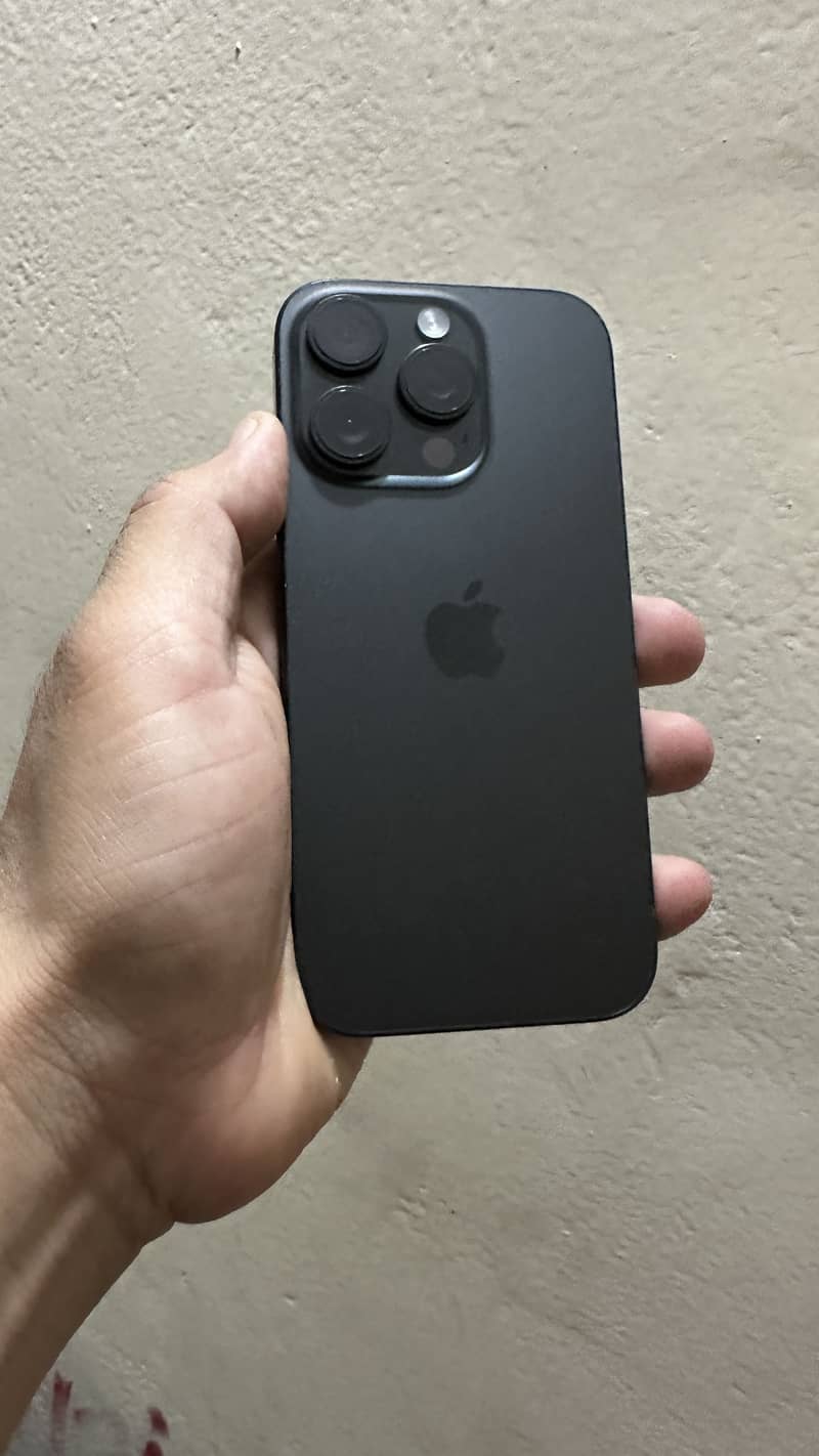 Apple iPhone 16 Pro 2