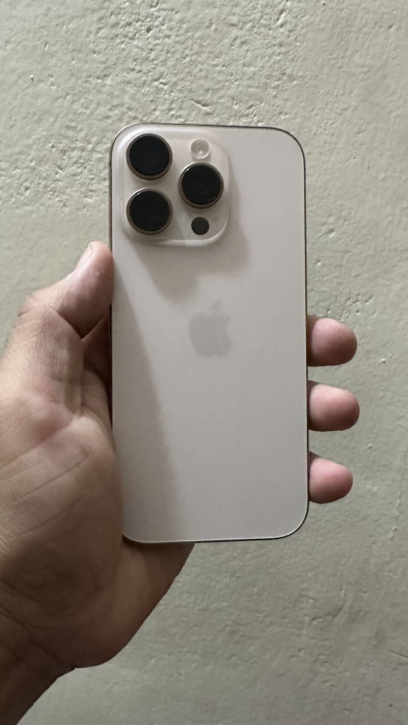 Apple iPhone 16 Pro 3