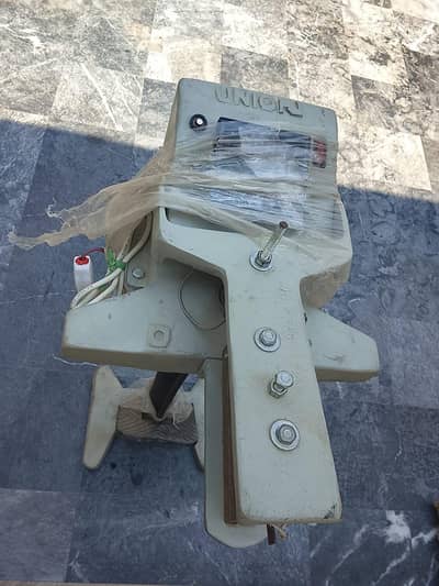 electric seller pedestal