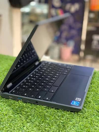 Lenovo 300 x360 foldable Chromebook playstore window supported