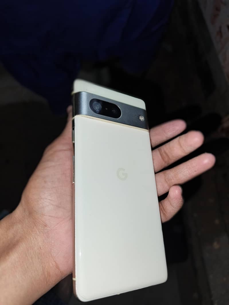 Google Pixel 7 4