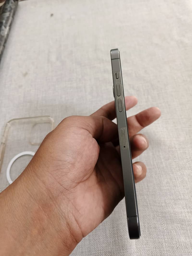 Apple iPhone 12 Pro Max 4