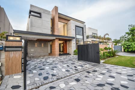 Investor's & End User's Choice | Premium 1-Kanal finest House Available