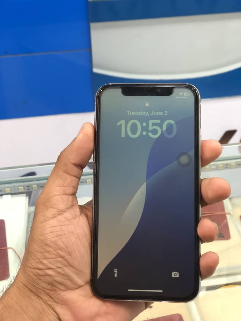 Apple iPhone X 3