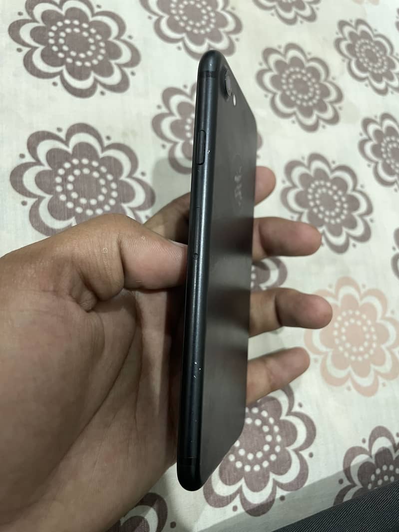 Apple iPhone 7 3
