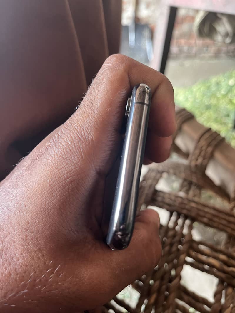 Apple iPhone X 5