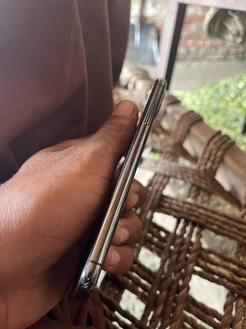 Apple iPhone X 6